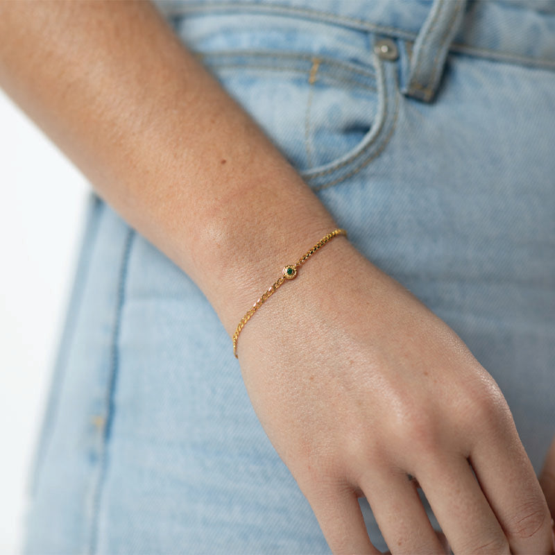 Premium Emerald Zirconia Curb Bracelet - Timeless Elegance