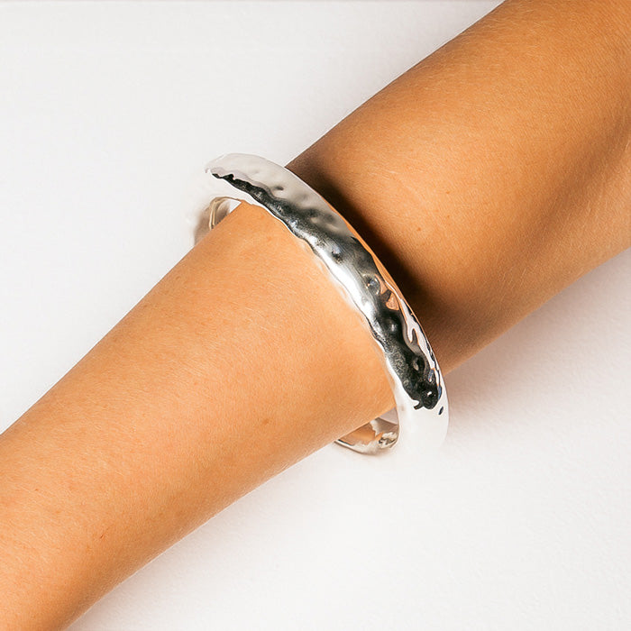 Premium LEON Hammered Silver Bangle - Elegant & Timeless
