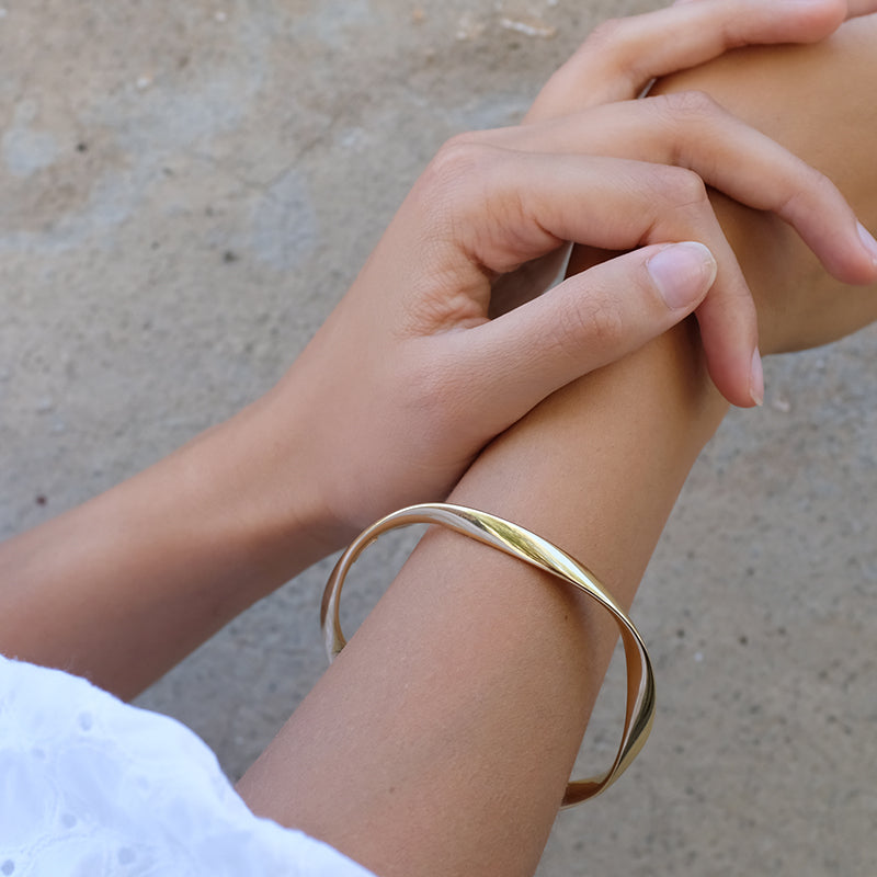 Premium Garden of Eden Twist Bangle - Ultimate Elegance