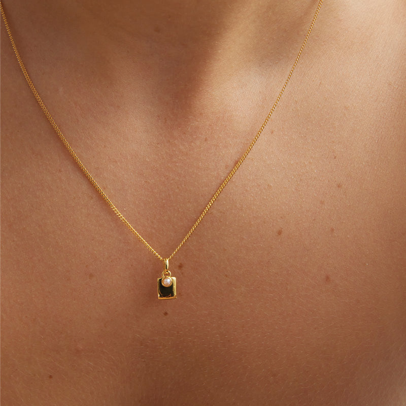 Premium Engravable Citrine Birthstone Necklace for November